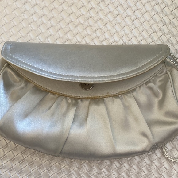 Cream Clutch Purse with Shoulder strap - Picture 3 of 4